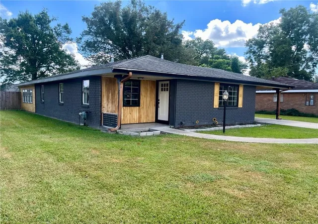 Photo 2 of Single family home for sale at 113 Tinsley Dr, Belle Chasse, LA 70037 | MLS# 2546431 | Listing updated on 2026-07-22