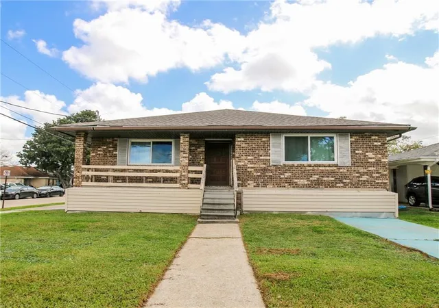 Photo 1 of Single family home for sale at 4221 Clearview Pkwy, Metairie, LA 70006 | MLS# 2545930 | Listing updated on 2026-06-22