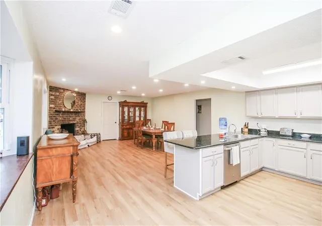 Photo 3 of Single family home for sale at 4221 Clearview Pkwy, Metairie, LA 70006 | MLS# 2545930 | Listing updated on 2026-06-22