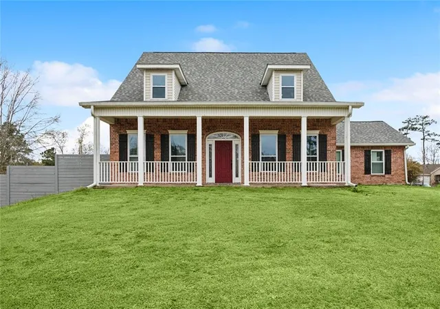 Homes for sale in Slidell, LA | 1085 Claire Dr, Slidell, LA 70461 | MLS# 2546483