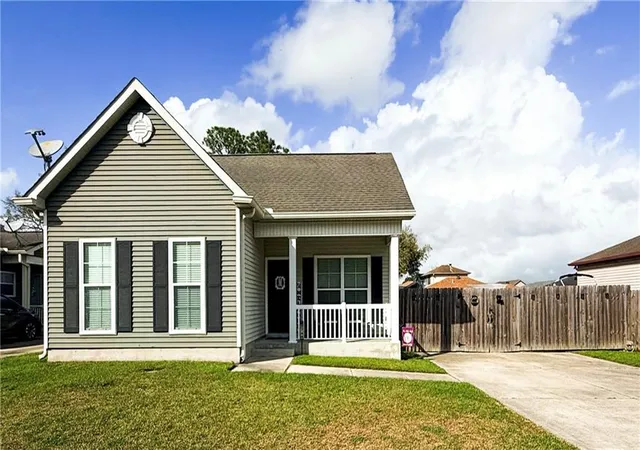 1st image of 2740 Village Ct, Marrero, LA 70072 | MLS# 2546318