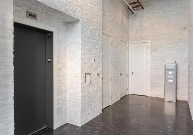 3rd image of 888 Girod St, New Orleans, LA 70113