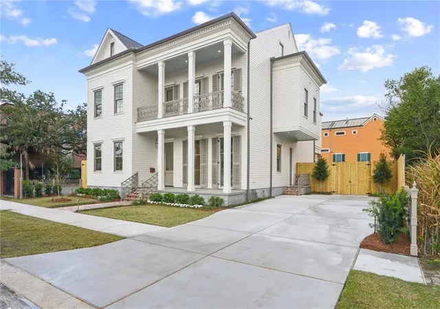 1st image of 3620 Chestnut St, New Orleans, LA 70115 | MLS# 2546778