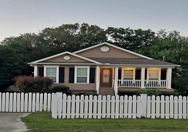 3rd image of 5148 Belle Terre Pl, Marrero, LA 70072 | MLS# 2546917