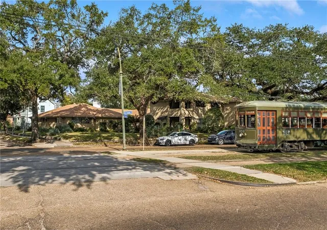 2nd image of 5231 St Charles Ave #C, New Orleans, LA 70115 | MLS# 2543104