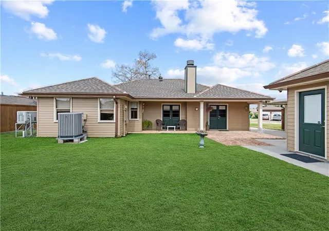 3rd image of 304 Glenmeade Ct, Gretna, LA 70056 | MLS# 2545783