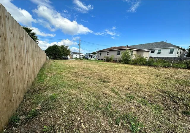 Homes for sale in New Orleans, LA | 6017 Warrington Dr, New Orleans, LA 70122 | MLS# 2547241