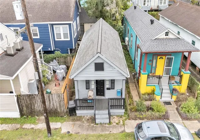 Photo 3 of Single family home for sale at 1530 Rousselin Dr, New Orleans, LA 70119 | MLS# 2547262 | Listing updated on 2026-04-27