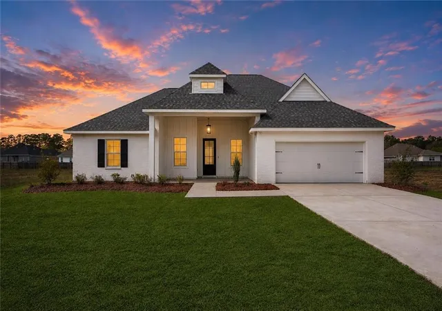 1st image of 72629 Robindale Dr, Covington, LA 70435 | MLS# 2547327