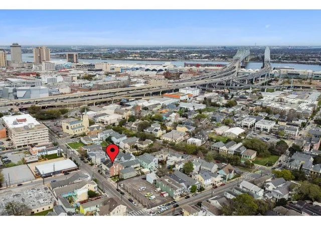 2nd image of 1404 Prytania St, New Orleans, LA 70130
