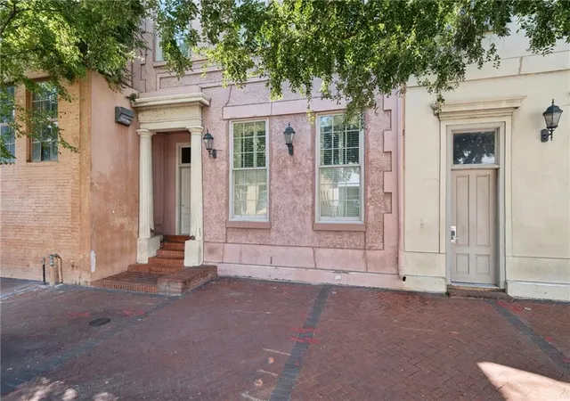 2nd image of 801St St Joseph St, New Orleans, LA 70113