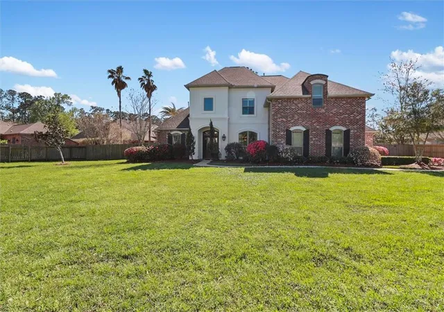 3rd image of 323 Sandalwood Dr, Mandeville, LA 70448 | MLS# 2547032