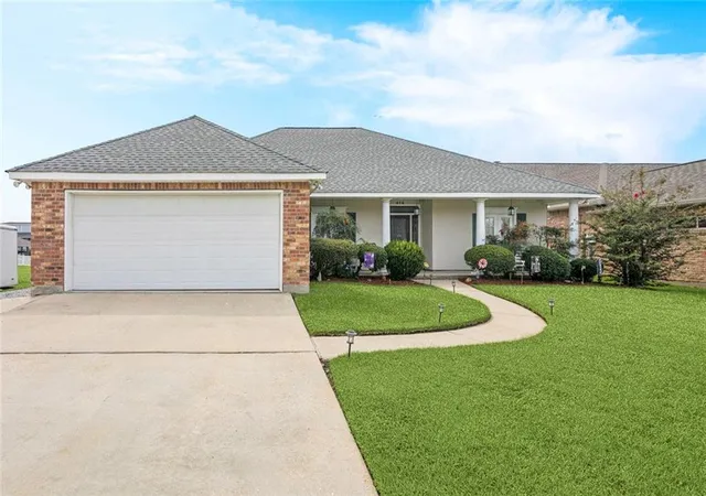 Photo 4 of Single family home for sale at 414 Moonraker Dr, Slidell, LA 70458 | MLS# 2547589 | Listing updated on 2026-07-10