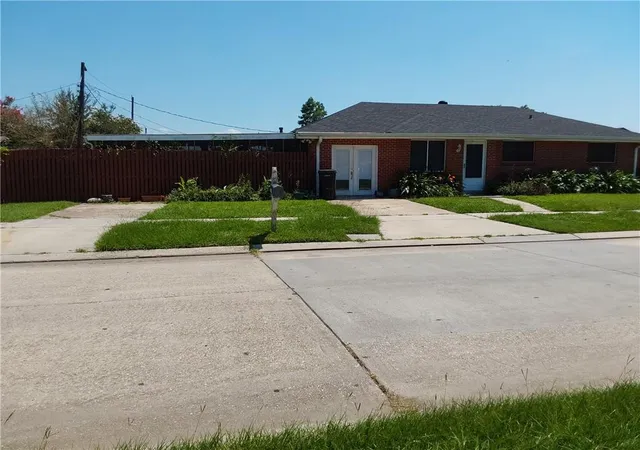 Photo 2 of Single family home for sale at 2025 Starling Dr, Saint Bernard, LA 70085 | MLS# 2544934 | Listing updated on 2026-07-22