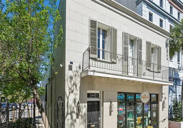 Homes for sale in New Orleans, LA | 427 Esplanade Ave, New Orleans, LA 70116