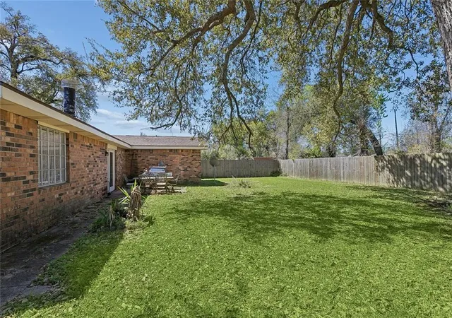 Homes for sale in Luling, LA | 300 Maryland Dr, Luling, LA 70070 | MLS# 2547291