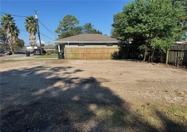 Photo 1 of Land for sale at 502 Chalmette Ave, Chalmette, LA 70043 | MLS# 2548487 | Listing updated on 2026-05-29