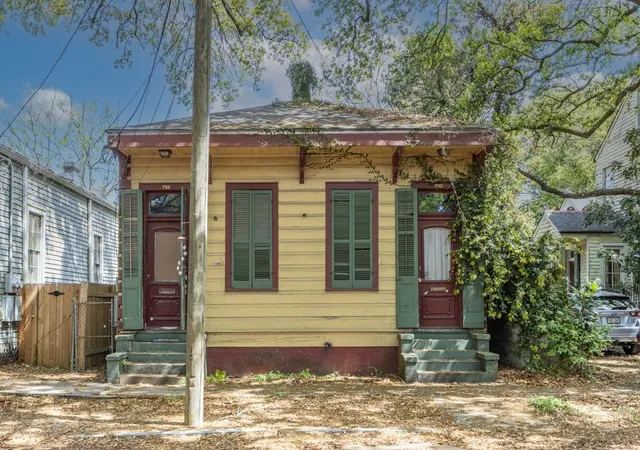 Photo 1 of Sale Pending at 735 Washington Ave, New Orleans, LA 70130 | MLS# 2548112 | Listing updated on 2026-03-19