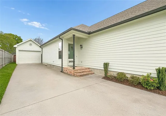 2nd image of 253 Oak Dale Dr, Gretna, LA 70056 | MLS# 2548488