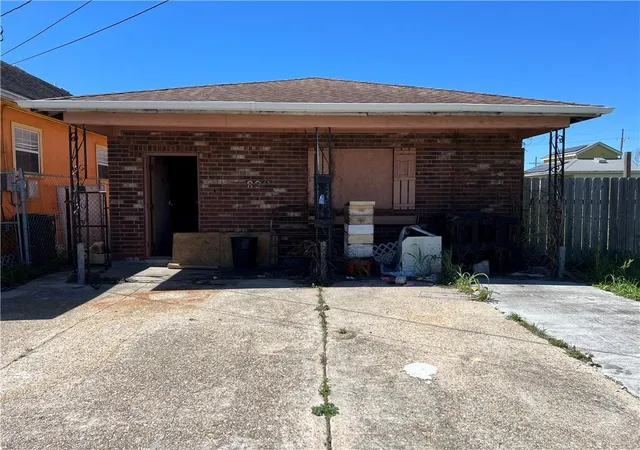 Photo 1 of Single family home for sale at 1822 Lizardi St, New Orleans, LA 70117 | MLS# 2548414 | Listing updated on 2026-06-23
