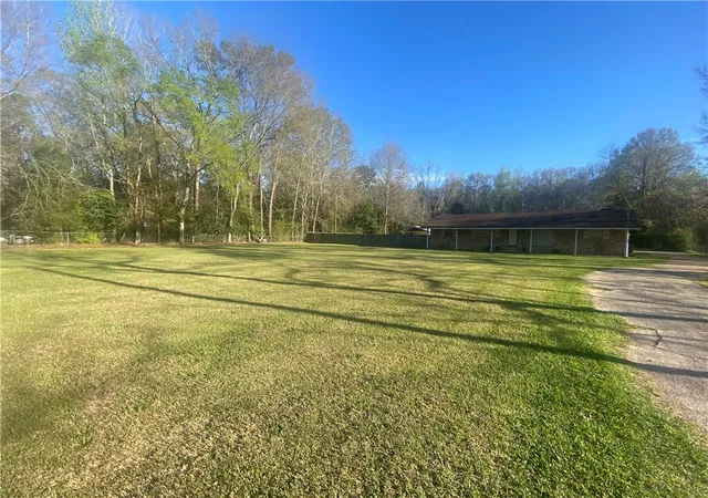 2nd image of 1354 W Tenth St, Bogalusa, LA 70427 | MLS# 2548582