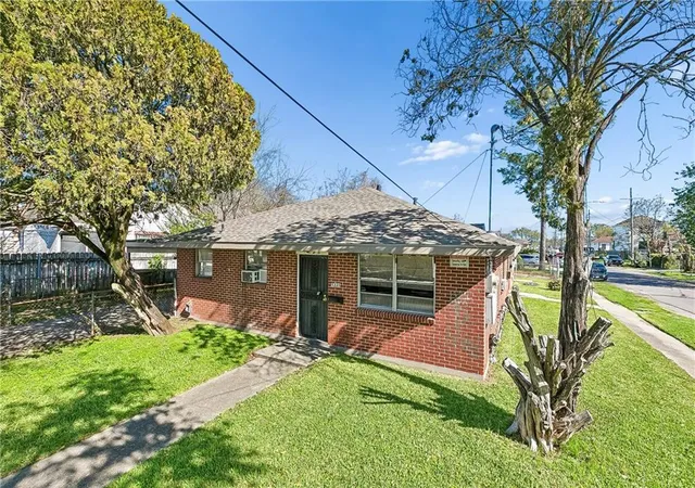 Listing Photo 4 - Condo for sale in building located at 5335 Burgundy St, New Orleans, LA 70117