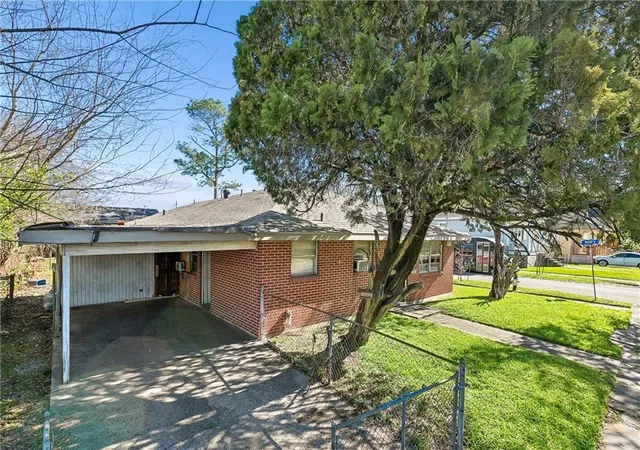 Listing Photo 5 - Condo for sale in building located at 5335 Burgundy St, New Orleans, LA 70117