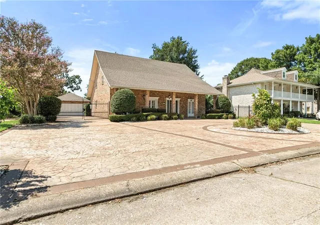 2nd image of 105 Chateau Latour Dr, Kenner, LA 70065 | MLS# 2548624