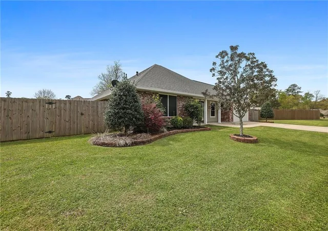 Photo 3 of Single family home for sale at 11497 Autumn Brk Dr, Ponchatoula, LA 70454 | MLS# 2548491 | Listing updated on 2026-07-03