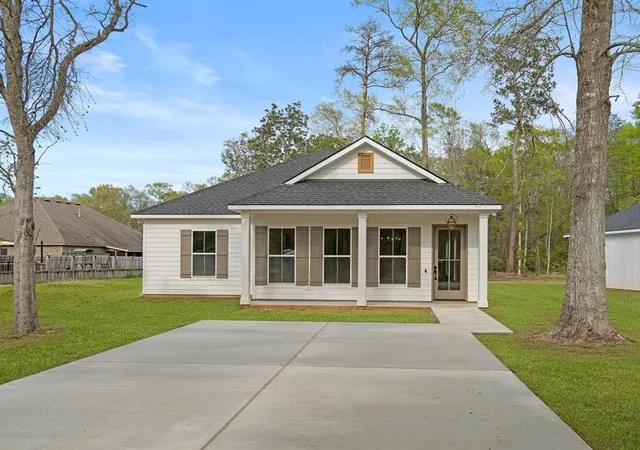 1st image of 1312 W 24th Ave, Covington, LA 70433 | MLS# 2548796