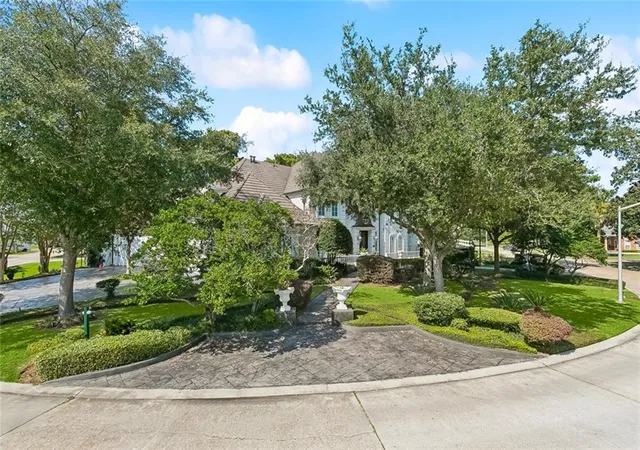 Homes for sale in Gretna, LA | 224 Timberlane Rd, Gretna, LA 70056 | MLS# 2548688