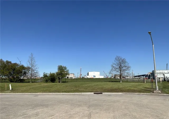 1st image of 1963 Squirewood Ct, Harvey, LA 70058 | MLS# 2548434