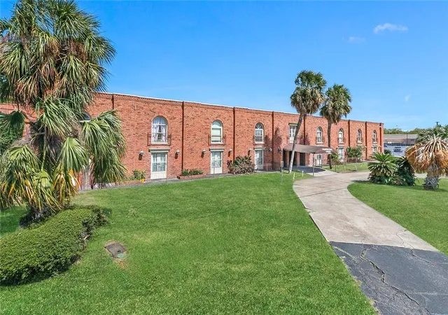 Photo 1 of Condo for sale at 6901 Veterans Blvd #27, Metairie, LA 70003 | MLS# 2548968 | Listing updated on 2026-09-25