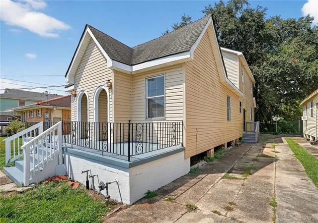 Homes for sale in New Orleans, LA | 6320-22 Baccich St, New Orleans, LA 70122 | MLS# 2549056