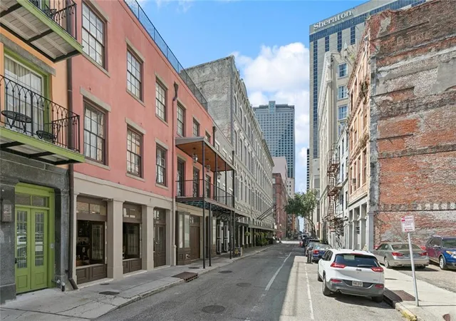 1st image of 420 Common St #1A, New Orleans, LA 70130 | MLS# 2549063