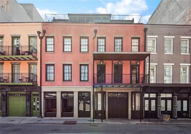 3rd image of 420 Common St, New Orleans, LA 70130
