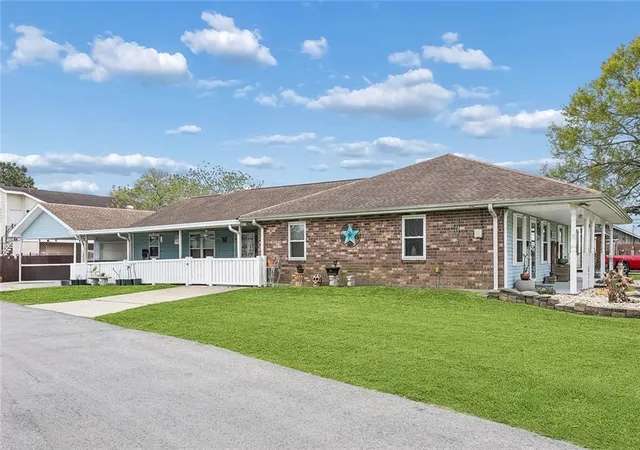 3rd image of 1401 Avenue C, Marrero, LA 70072 | MLS# 2540925