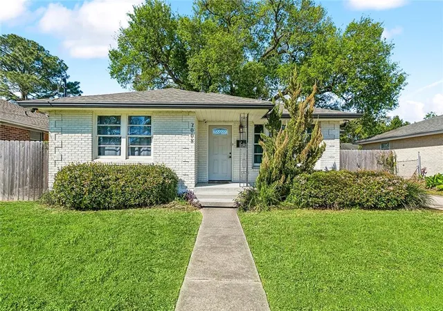Homes for sale in Metairie, LA | 3008 Haring Rd, Metairie, LA 70006 | MLS# 2548939