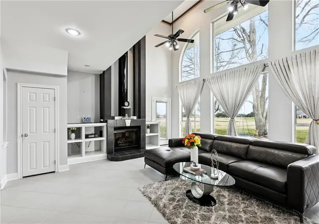2nd image of 1320 Lake Louise Dr, Gretna, LA 70056 | MLS# 2549199