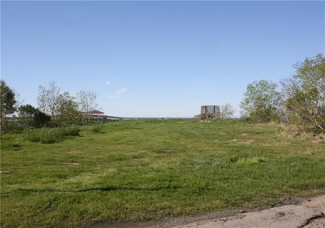 1st image of 301 Lakeview Dr, Slidell, LA 70458 | MLS# 2549031