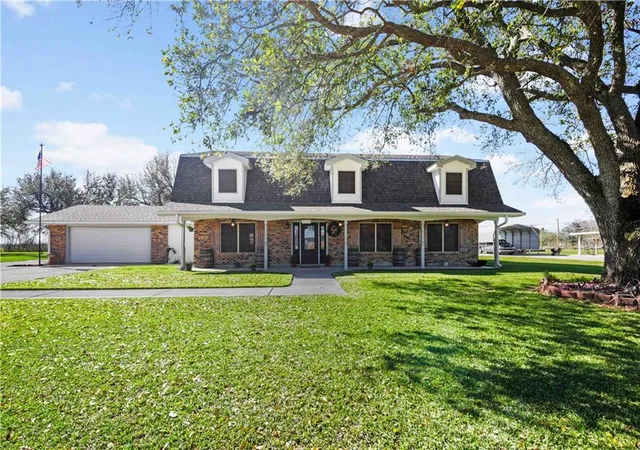 Homes for sale in Houma, LA | 306 E Woodlawn Ranch Rd, Houma, LA 70363 | MLS# 2549303