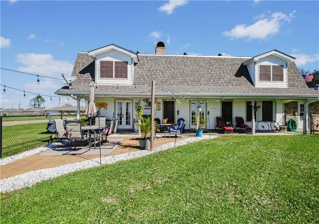 Homes for sale in Houma, LA | 306 E Woodlawn Ranch Rd, Houma, LA 70363 | MLS# 2549303