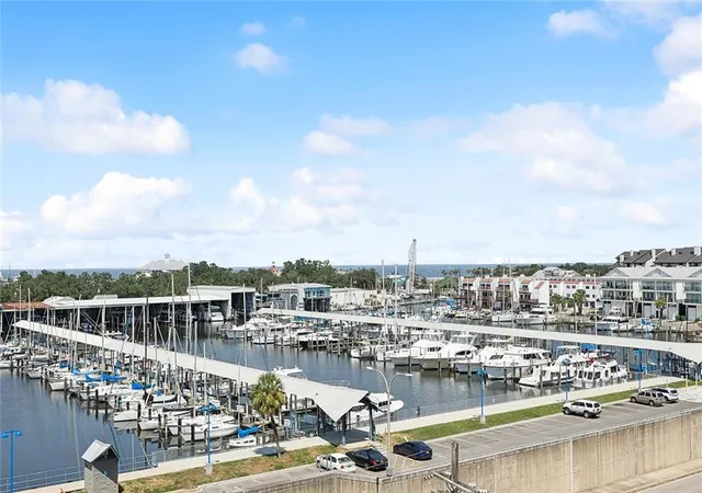 Homes for sale in New Orleans, LA | 232 Lake Marina Ave #5D, New Orleans, LA 70124 | MLS# 2546166