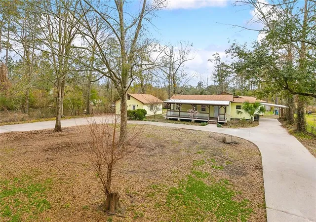 Homes for sale in Lacombe, LA | 24426 Azalea St, Lacombe, LA 70445 | MLS# 2548138