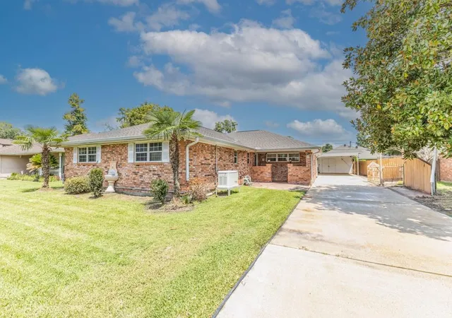 Homes for sale in Destrehan, LA | 7 Greenwood Dr, Destrehan, LA 70047 | MLS# 2549465