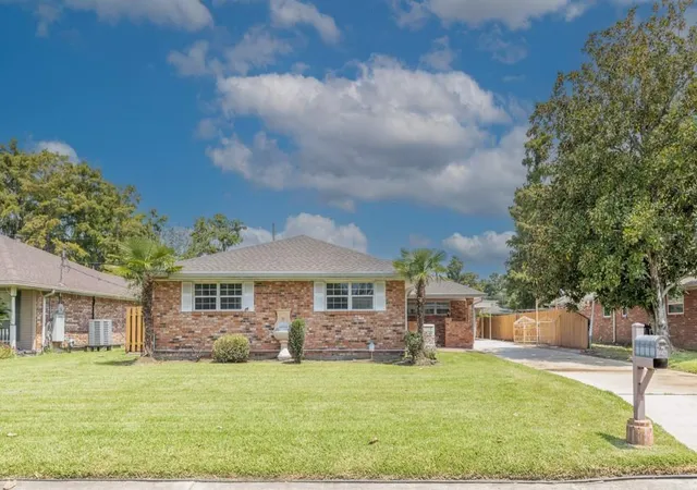 Homes for sale in Destrehan, LA | 7 Greenwood Dr, Destrehan, LA 70047 | MLS# 2549465