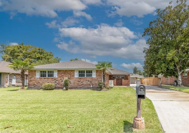 Homes for sale in Destrehan, LA | 7 Greenwood Dr, Destrehan, LA 70047 | MLS# 2549465