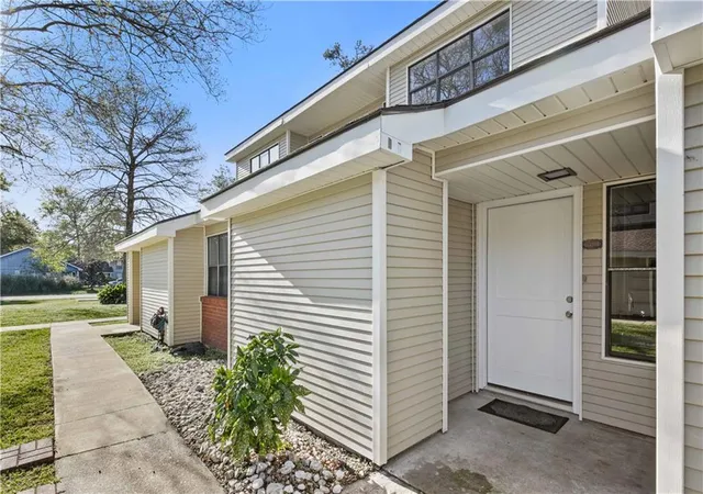 1st image of 414 Cedarwood Dr #414, Mandeville, LA 70471 | MLS# 2548928