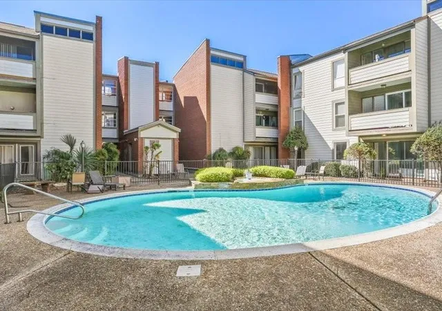 11th image of 1161 Lake Ave #308, Metairie, LA 70005 | MLS# 2549422
