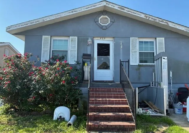 Photo 1 of Single family home for sale at 609 Vanderbilt Ln, Kenner, LA 70065 | MLS# 2549674 | Listing updated on 2026-05-14